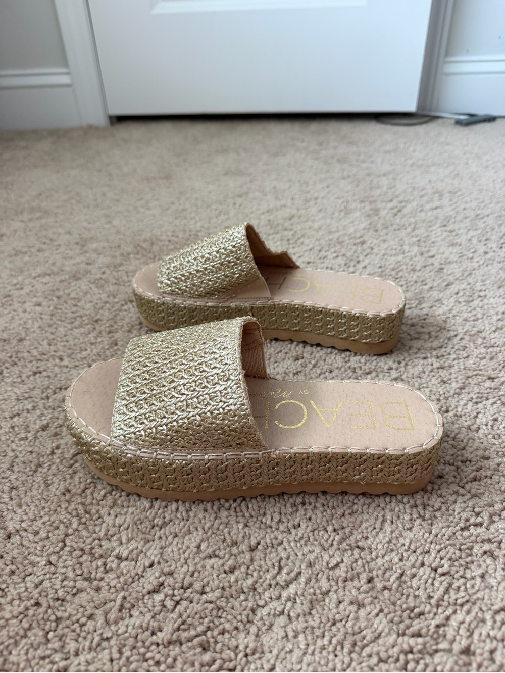 BEACH by Matisse Raffia Del Mar Platform Slide Sandals Beige/Gold NWOT Size 6